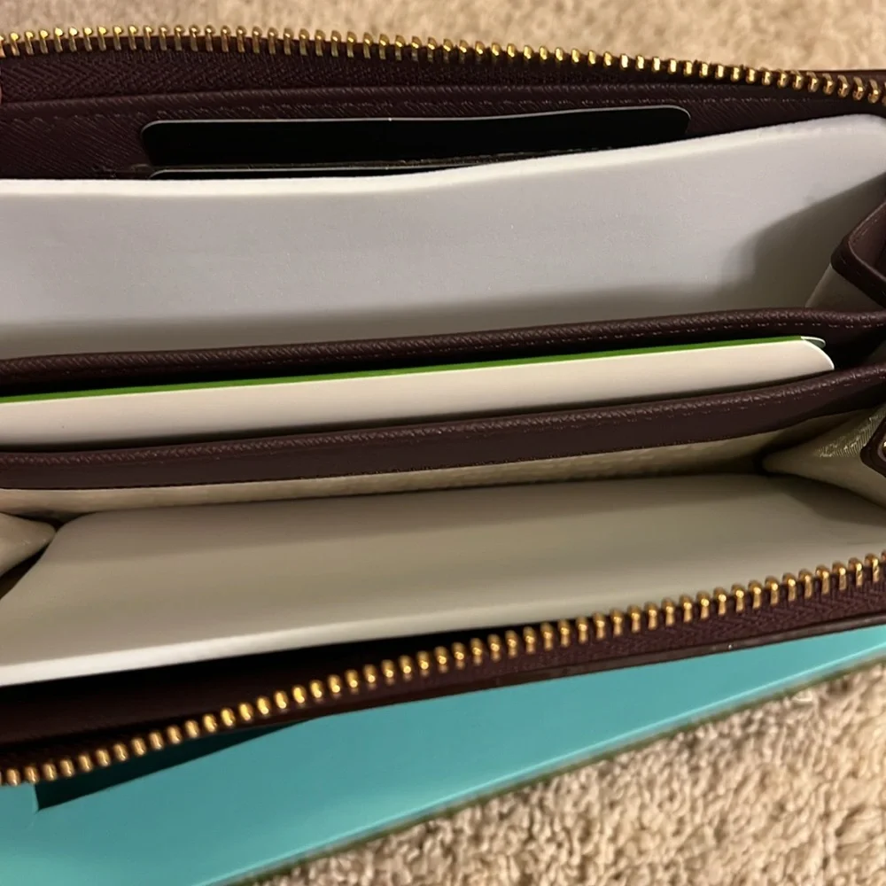 Brand new Kate Spade Zip Wristlet - Maroon - Picture 3 of 6